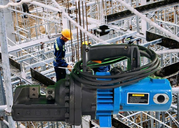 Một người –Một máy cắt sắt thủy lực phi 25 Hàn Quốc –Một mô hình kinh doanh nhỏ bền vững”.